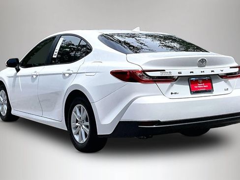 Used 2025 Toyota Camry LE FWD image 4
