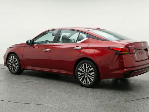Used 2025 Nissan Altima 2.5 SV image 6