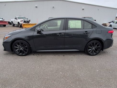 Used 2024 Toyota Corolla SE w/ Convenience Package image 3