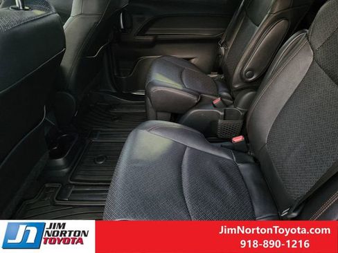 Used 2025 Toyota Sienna Limited AWD/4WD image 30