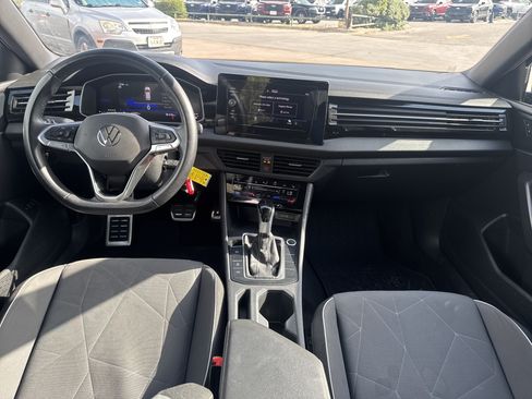 Used 2025 Volkswagen Jetta Sport FWD image 10