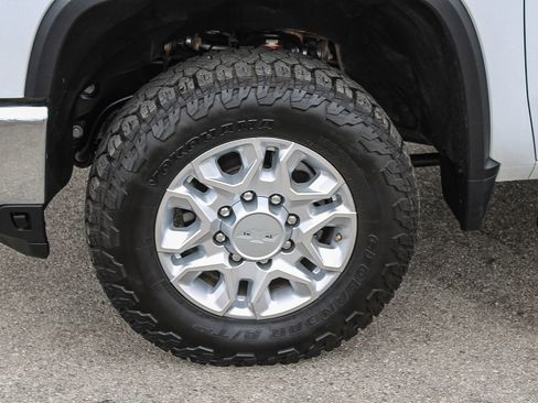 Used 2025 Chevrolet Silverado 2500 LT AWD/4WD image 5