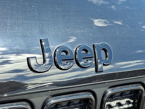 Used 2022 Jeep Renegade Altitude w/ Convenience Group AWD/4WD image 9