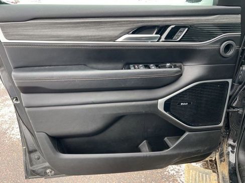 Used 2023 Jeep Wagoneer L Series III w/ Premium Group I image 8