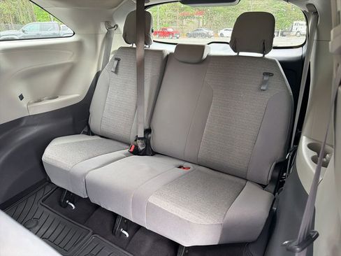 Used 2021 Toyota Sienna LE w/ LE Plus Package AWD/4WD image 22