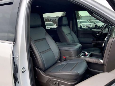 Used 2022 GMC Sierra 3500 Denali w/ Denali Ultimate Package image 9