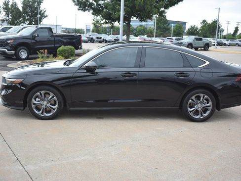 Used 2025 Honda Accord EX-L image 10