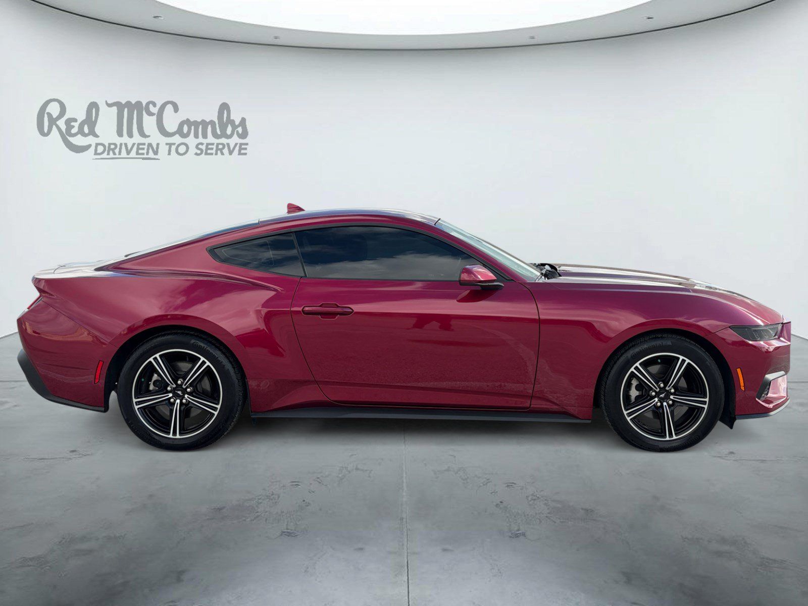 Used 2025 Ford Mustang Coupe RWD image 4