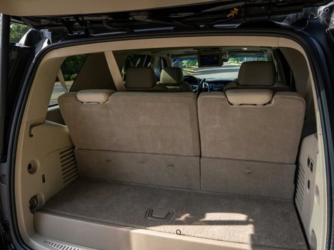 Used 2019 Cadillac Escalade Premium Luxury AWD/4WD image 16