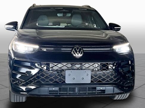 New 2026 Volkswagen Tiguan SE R-Line FWD image 3