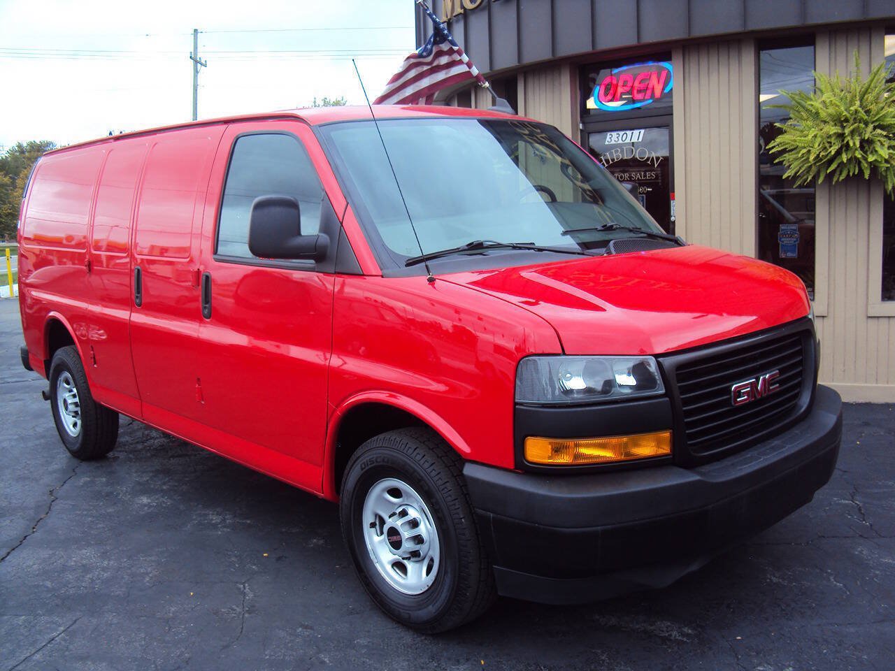 Used 2019 GMC Savana 2500 w/ Driver Convenience Package RWD image 2