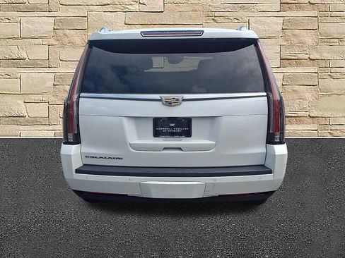 Used 2020 Cadillac Escalade Luxury AWD/4WD image 24