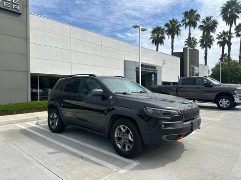 Used 2019 Jeep Cherokee Trailhawk w/ Cold Weather Group AWD/4WD image 2
