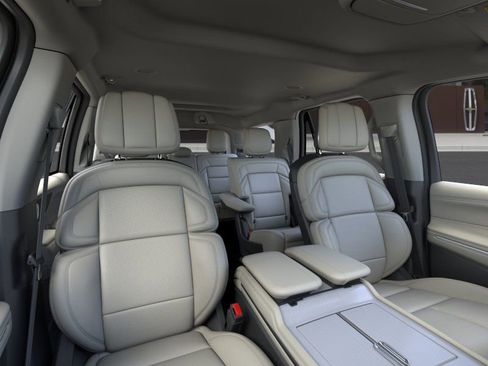 New 2026 Lincoln Navigator Premiere AWD/4WD image 10
