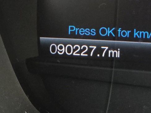 Used 2018 Ford Fusion SE w/ Fusion SE Technology Package image 12