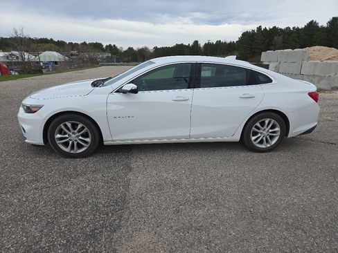 Used 2017 Chevrolet Malibu LT FWD image 2
