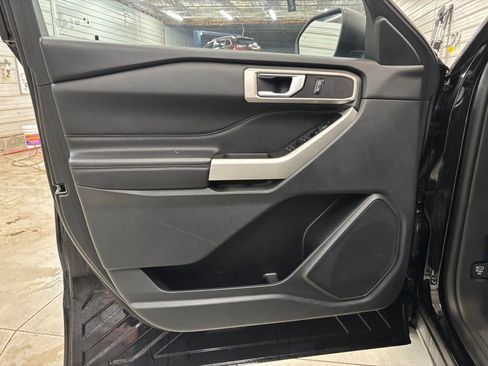 Used 2023 Ford Explorer XLT w/ Equipment Group 202A image 7