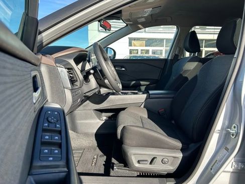 Used 2023 Nissan Rogue SV image 20