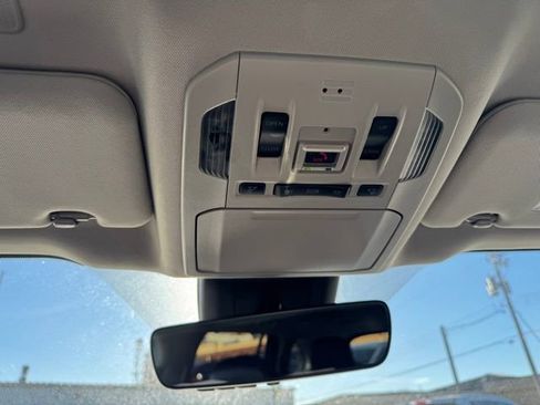 Used 2023 Toyota Highlander XLE image 29