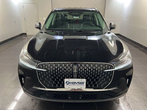 New 2026 Lincoln Aviator AWD image 2