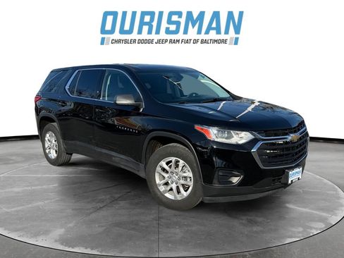 Used 2021 Chevrolet Traverse LS image 1