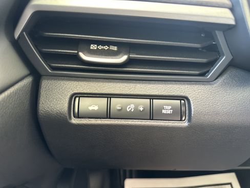 Used 2025 Nissan Altima 2.5 SV FWD image 26