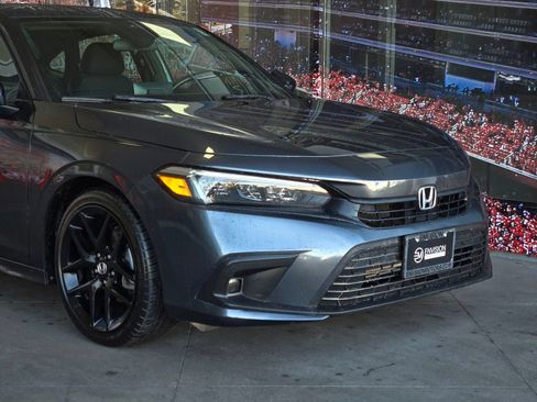 Used 2022 Honda Civic Sport image 2