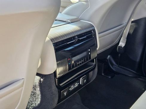 Used 2024 Jeep Wagoneer L Series II image 19