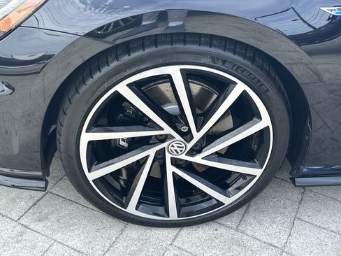 Used 2018 Volkswagen Golf R 4-Door AWD/4WD image 10