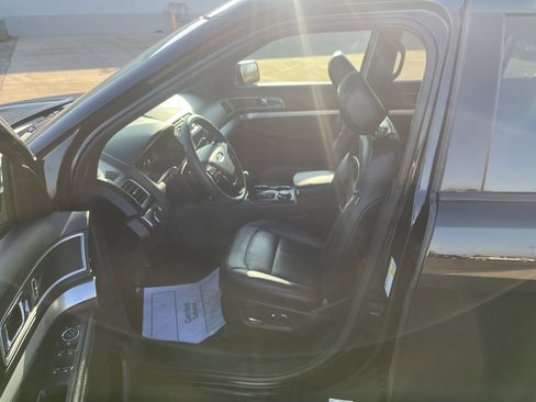 Used 2017 Ford Explorer XLT w/ Equipment Group 202A image 9