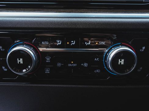 Used 2023 GMC Sierra 1500 Elevation image 23