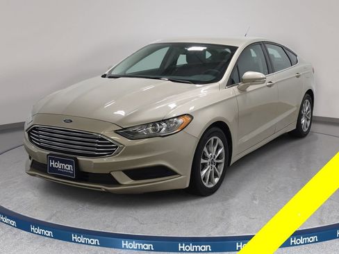 Used 2017 Ford Fusion SE w/ Fusion SE Technology Package FWD image 1