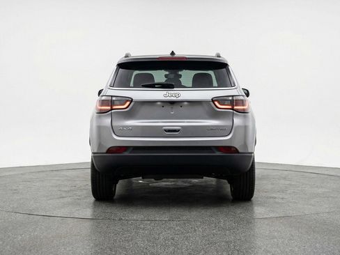 Used 2025 Jeep Compass Limited image 6