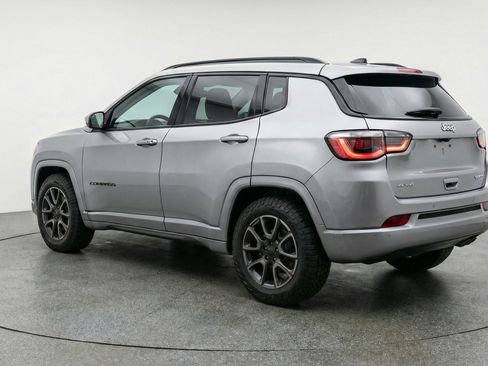 Used 2025 Jeep Compass Trailhawk AWD/4WD image 6