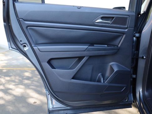 Used 2019 Volkswagen Atlas SE w/ Towing Package image 18