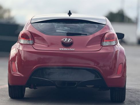 Used 2012 Hyundai Veloster w/ Style Pkg image 7