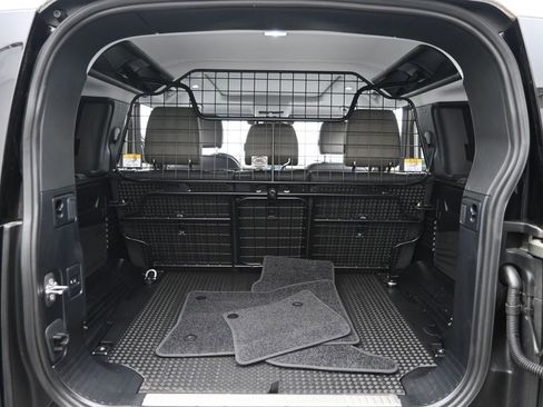 Used 2025 Land Rover Defender 110 S image 16