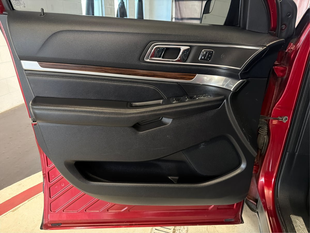Used 2016 Ford Explorer Limited AWD/4WD image 24