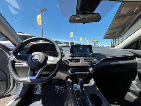 Used 2025 Nissan Altima 2.5 SV FWD image 34
