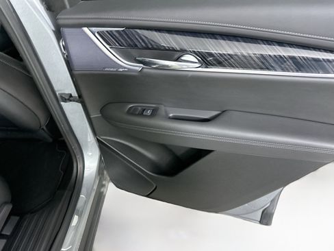 Used 2025 Cadillac XT6 Premium Luxury image 34