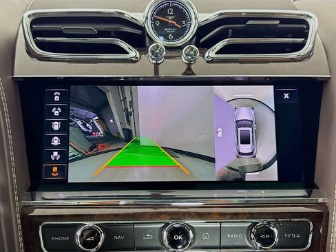 Used 2021 Bentley Bentayga AWD/4WD image 20