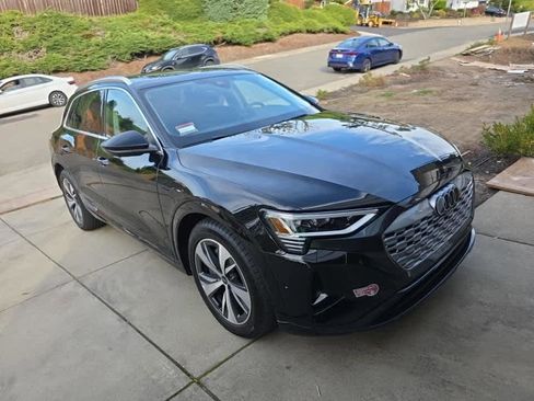 Used 2024 Audi Q8 e-tron Premium Plus w/ Premium Plus Package image 3