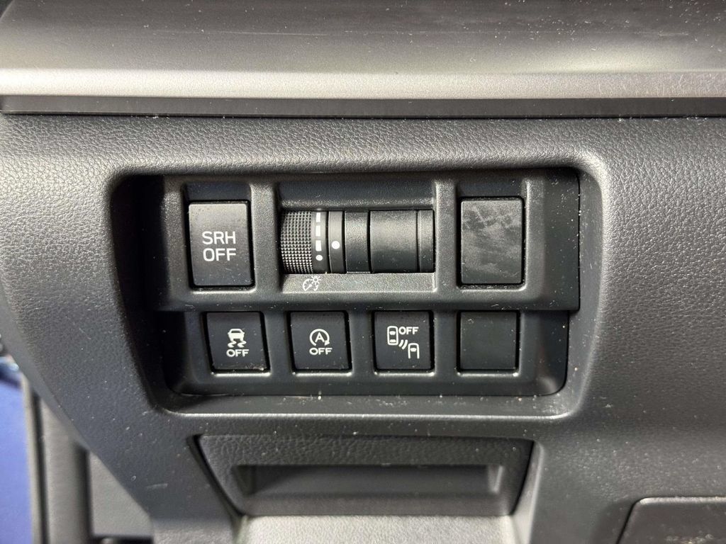 Used 2020 Subaru Crosstrek 2.0i Limited w/ Moonroof Package w/Navigation AWD/4WD image 19