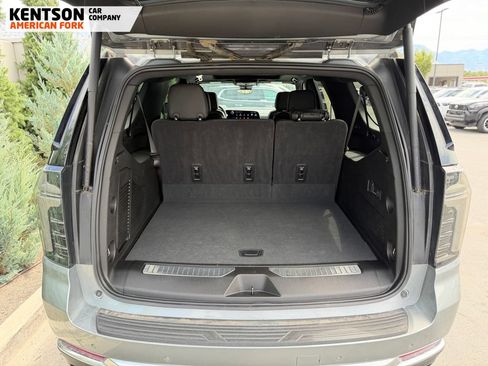 Used 2025 Chevrolet Suburban High Country AWD/4WD image 36