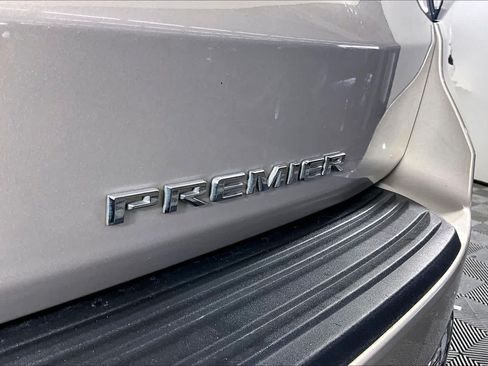 Used 2021 Chevrolet Tahoe Premier w/ Premium Package RWD image 10