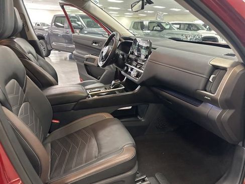 Used 2025 Nissan Pathfinder Platinum w/ Cargo Package FWD image 26