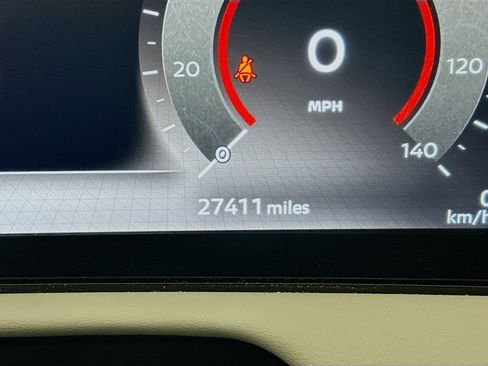 Used 2023 Nissan Ariya FWD image 19