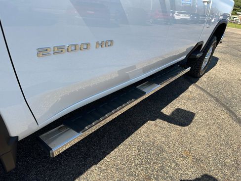 Used 2025 Chevrolet Silverado 2500 LT w/ Convenience Package image 11