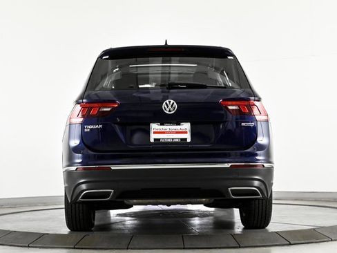 Used 2021 Volkswagen Tiguan SE w/ Panoramic Sunroof Package image 5
