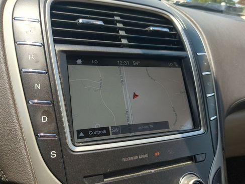 Used 2016 Lincoln MKX Reserve w/ Technology Package FWD image 14